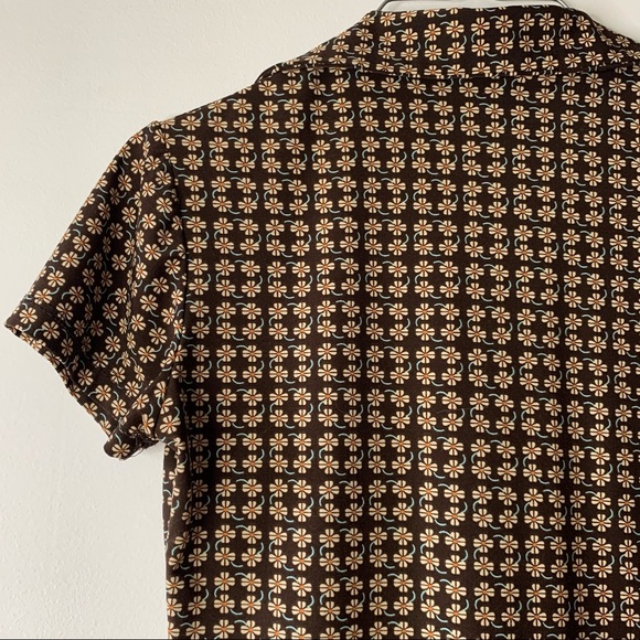 90’s Daisy Tee - Picture 5 of 11